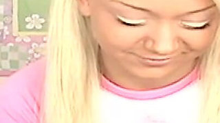 Flexible Blonde Teen Finders Her Pussy on Live Stream