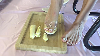 I Crush Bananas with My Beautiful Legs in High Heels