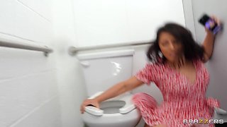 Emergency Squirter With Adriana Chechik, Alex Legend, Scott Nails - Brazzers