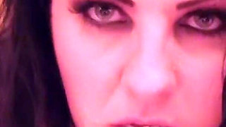 Tattooed bbw Paige London seducing dick in pov