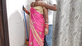 Desi bhabhi pocha mar rahi only then her boss left