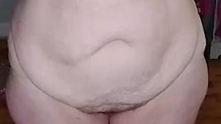Hot MILF Does Naked Yoga!