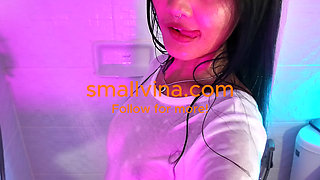 Pretty Thai Cute Loves Twerking While Showering Solo