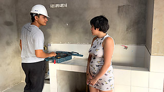 I hire a strong and sexy mason to fix some things in my house but he is so delicious that I end up giving him the fuck of his life