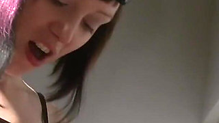 Sexy Amateur Threesome with 2 Girls Sucking and Fucking