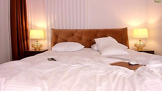 Raunchy glamour babe solo incredible clip
