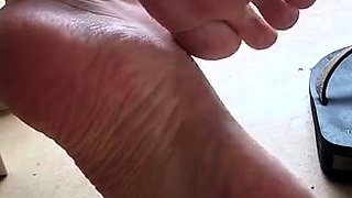 Amateur Foot Fetish Girlfriend Sucks and gives a Footjob