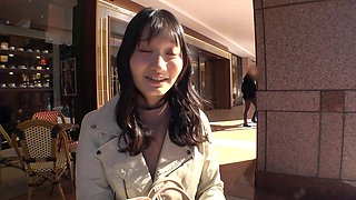色白医療事務員の内緒AVセックス！欲求不満が溜まり過ぎて応募してきちゃいました！おっとりした性格とは正反対にエロモード全開で開始早々潮吹き！