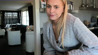 Blonde tight pussy babe solo toy fun in glamour masturbation