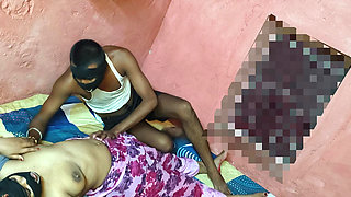 Indian aunty ki Desi devar G ne chuchi dabake pel diya aur khub maja aaya humko