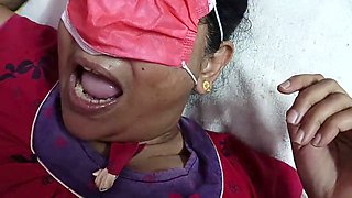 Horny Bengali housewife Boudi gives amazing blowjob to a big cock