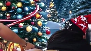 32 I Massage a Perfect Thick Ass and We Fuck in the Christmas Village!