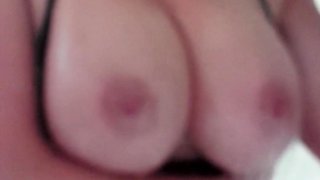 Masturbating amateur cums after solo fun
