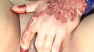 Amateur Muslim Hot Wife Pussy Fingering and Fisting Dildo