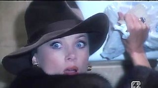 Barbara Bouchet in 40 GRADI ALL'OMBRA DEL LENZUOLO 1976