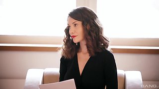 Subil Arch Seduces Busty MILF – Facesitting & Pussy Licking