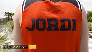 Brazzers - stepmom miss sally gives jordi a crazy tub and lets him slip deep into her cougar pussy