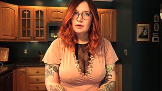 Enjoy hot porn with booty MILF