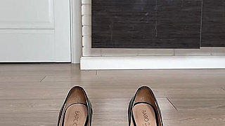 Pumps off, Power on - High Heels Rip off