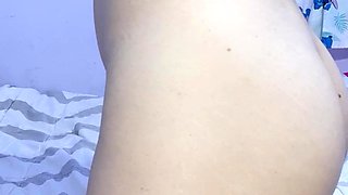 Solo big ass brunette uses toy
