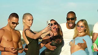 Amateur crew takes on the ring challenge - get romped in a circle!