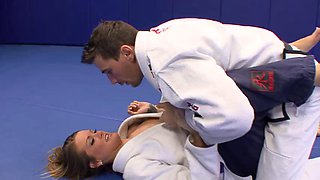 Big digger Manuel Ferrara gives the cute brunette a hard fuck after exercise