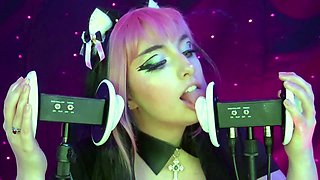 Close up MILF masturbation