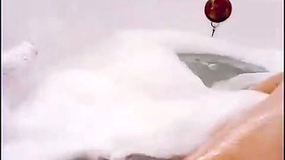 Amateur hottie solo masturbation