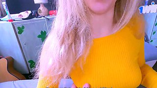 Lucky stepbro, got a suck off from my step sis - family