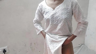 Step sister ko land par baitha kar chod diya