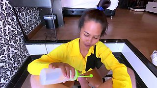Amateur Thai teen sees her man is horny