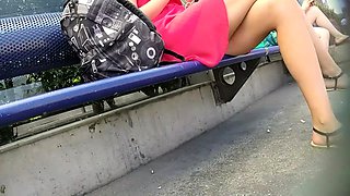 Street voyeur captures an elegant babe with sexy slim legs