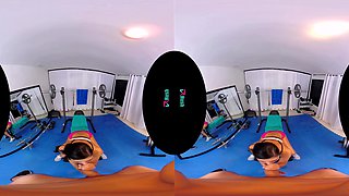 How Is My Form? - Slut In The Gym - Vrhush - Sexlikereal