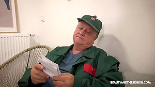 Fucks Old Mailman With A Big Cock At - Amy Douxxx