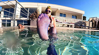 Hot Dildo Play in the Pool