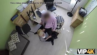 Vip4k. blondes fraulein hat sex wool bargeld mit hubschen kredit-agent
