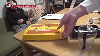 277dcv-156　家族ぐるみで淫売を営む売春家族なのである。母と娘の同時プレイ