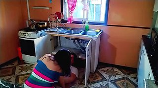 BBW Kelly Mom Seduces Plumber in Hot Stepmom Fuck - Amateur Homemade 4K