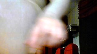 Amateur brunette double toying on webcam