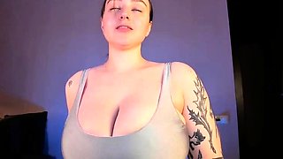 Big ass babe exposes her big boobs