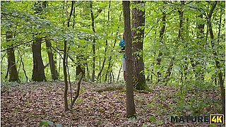 Blonde With Huge Ass Doesnt Mind To Cheat On Her Husband With 2 Strangers In Public