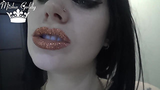 Golden lip seduction