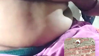 Desi Aunty ki chuchi on videocall