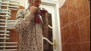She Seduced His Friend While He Was Taking a Bath and Then She Suck a Big Cock of His Friend