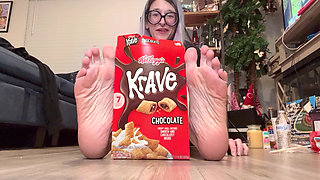 Size 16 Feet Compared to Everyday Objects