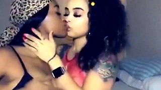 Ebony Amateur Lesbians Kissing and Squirting