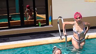 Cum thirsty sluts having blowjob competition in the pool