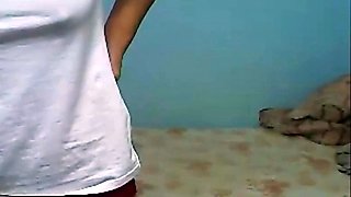 Filipina babe reveals big boobs and pussy on Skype