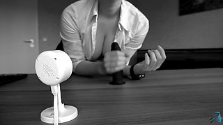 Casting a secretary - Solo performance
