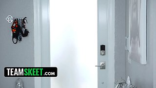 Natural titted petite Payton Avery takes a huge internal cumshot after fucking nailing